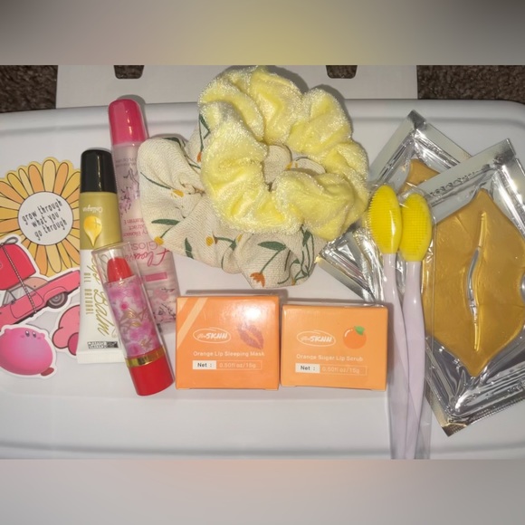 Natural Sugar Scrub Orange Hydrating Lip Sleeping Mask 4 in 1 Lip Care Set - Picture 1 of 8